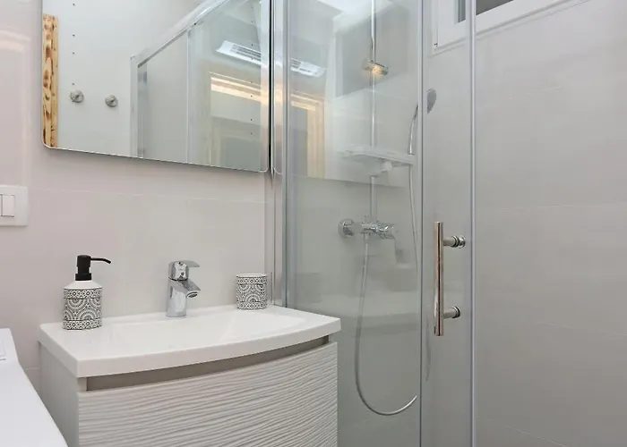 בית נופש Family Friendly House With A Swimming Pool Nska, Krk - 23499