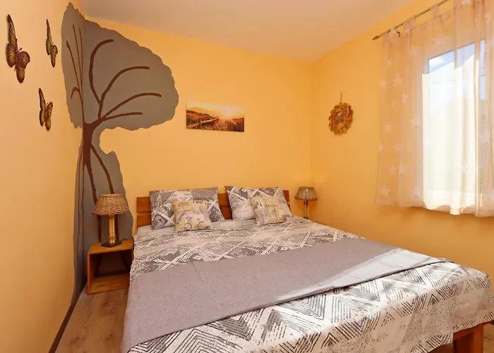 בית נופש Family Friendly House With A Swimming Pool Nska, Krk - 23499 *