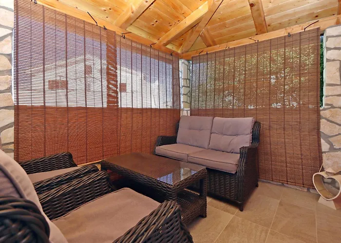 Family Friendly House With A Swimming Pool Nska, Krk - 23499 בית נופש *