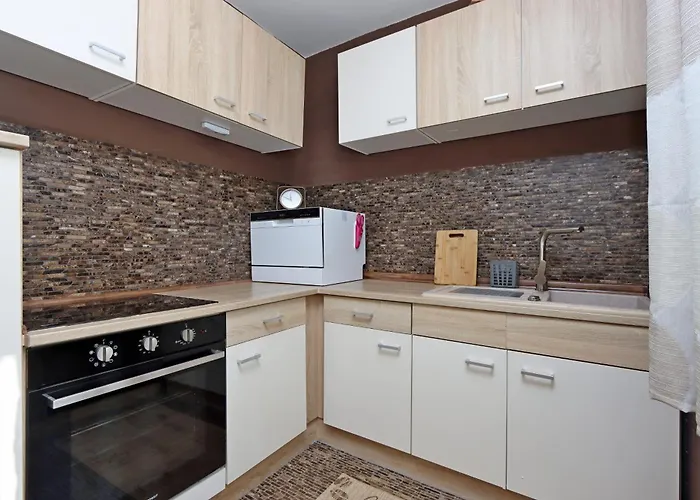 Family Friendly House With A Swimming Pool Nska, Krk - 23499 בית נופש