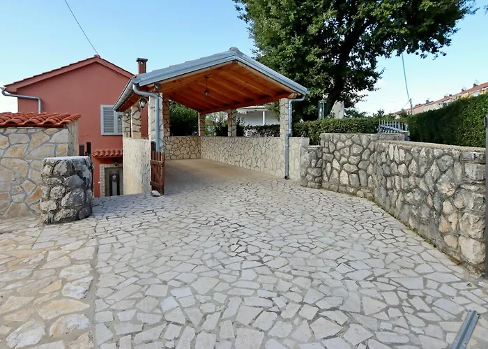 Family Friendly House With A Swimming Pool Nska, Krk - 23499 בית נופש מאלינסקה