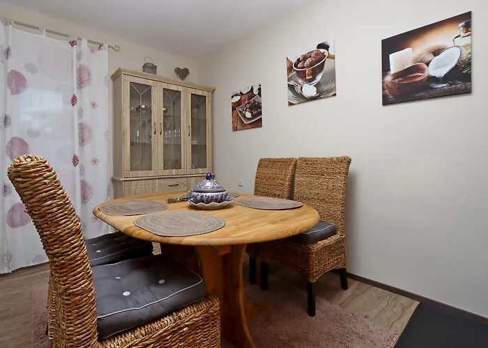 Family Friendly House With A Swimming Pool Nska, Krk - 23499 * מאלינסקה