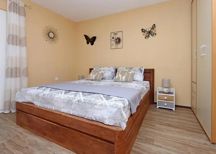 Family Friendly House With A Swimming Pool Nska, Krk - 23499 בית נופש *