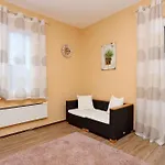 Family Friendly House With A Swimming Pool Nska, Krk - 23499 Prázdninový dům Malinska