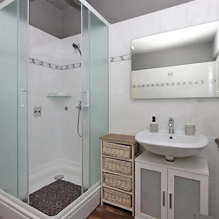 Family Friendly House With A Swimming Pool Nska, Krk - 23499 Case de vacanță