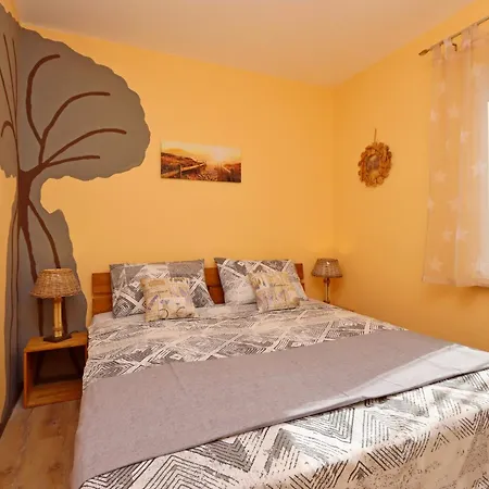 Hébergement de vacances Family Friendly House With A Swimming Pool Nska, Krk - 23499 *