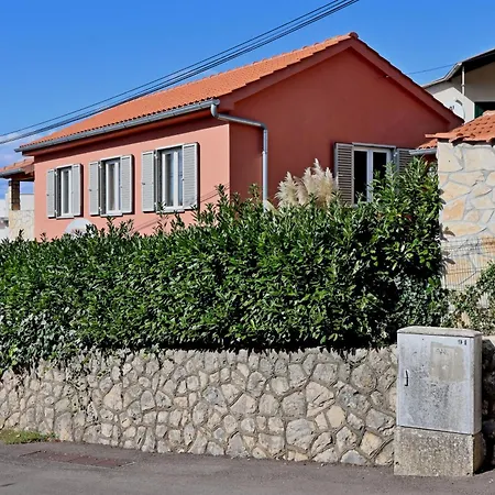 Hébergement de vacances Family Friendly House With A Swimming Pool Nska, Krk - 23499 *
